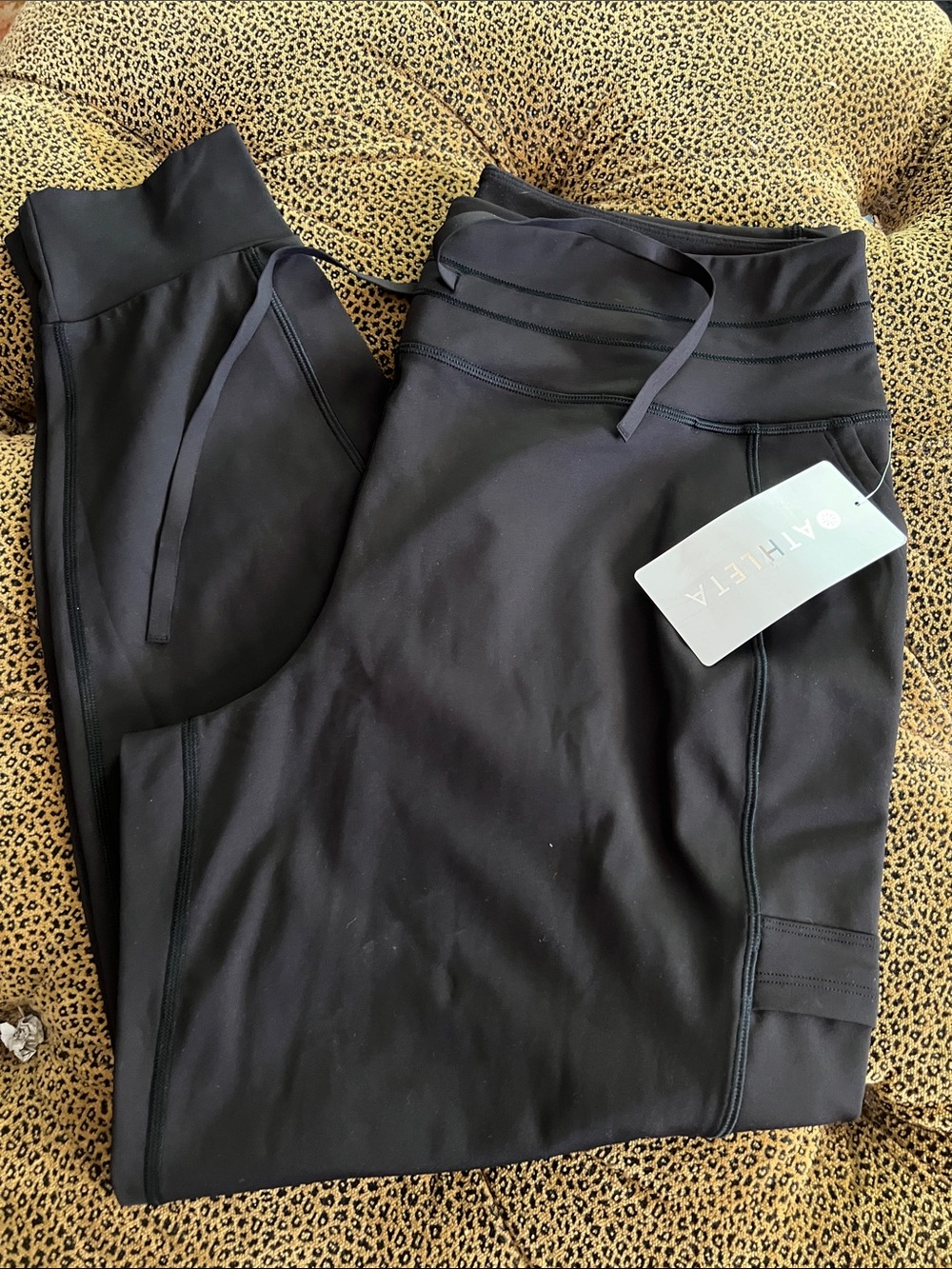 Athleta Rainier Cargo Black Performance Leggings with Drawstring size Large
